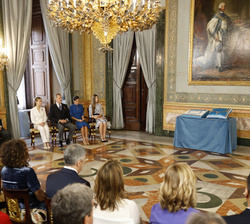 Sus Majestades los Reyes y Sus Altezas Reales la Princesa de Asturias y la Infanta doña Sofía durante la intervención del presidente del Gobierno, Ped