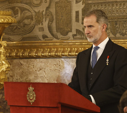 Su Majestad el Rey durante su intervención momentos antes del almuerzo ofrecido a una representación del Gobierno y de los Poderes del Estado