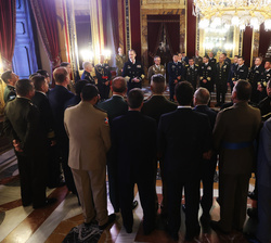 Su Majestad el Rey durante la audiencia militar a una comitiva del Curso de Altos Estudios Estratégicos para Oficiales Superiores Iberoamericanos