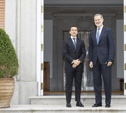 Don Felipe, acompañado por Su Excelencia el Presidente electo de la República del Ecuador, Sr. Daniel Noboa Azín