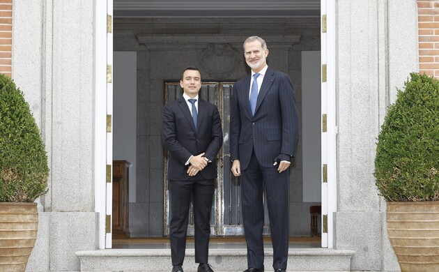 Don Felipe, acompañado por Su Excelencia el Presidente electo de la República del Ecuador, Sr. Daniel Noboa Azín