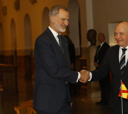 Su Majestad el Rey recibe el saludo del presidente del Parlamento de Dinamarca