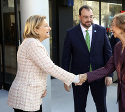 Su Majestad la Reina Doña Sofía recibe el saludo de la delegada del Gobierno en el Principado de Asturias, Delia Losa