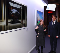 Su Majestad la Reina Doña Sofía durante el recorrido por las obras de los finalistas