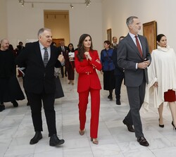 Don Felipe y Doña Letizia durante su recorrido por la exposición "Picasso 1906. La gran transformación"