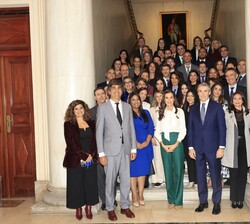 Doña Letizia con los participantes con los participantes y asistentes al acto “Tecnología para cerrar brechas. Creando sin límites” organi