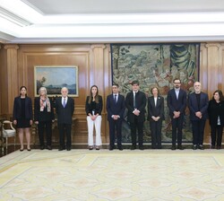 Su Majestad la Reina Doña Sofía con los asistentes al encuentro