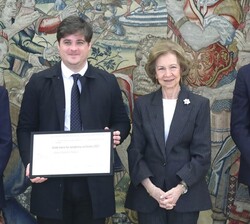Su Majestad la Reina Doña Sofía entrega el XL Premio Reina Sofía de Composición Musical a Javier Quislant García, compositor de la obra galardonada &#