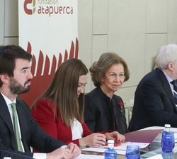 Doña Sofía en un momento de la reunión del Patronato de la Fundación Atapuerca