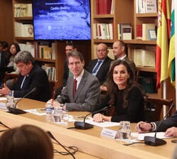 Su Majestad la Reina preside, en el Monasterio de Yuso, la clausura del “Seminario Internacional de Lengua y Periodismo”