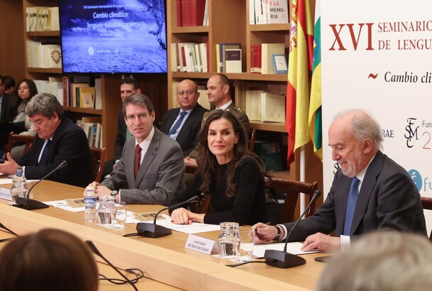 Su Majestad la Reina preside, en el Monasterio de Yuso, la clausura del “Seminario Internacional de Lengua y Periodismo”