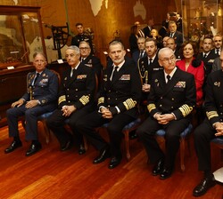 Su Majestad el Rey en primera fila de asientos para la presentación de la visita que se va a realizar
