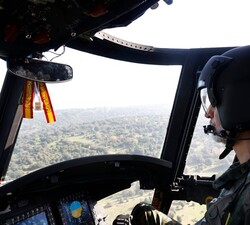 El Rey en un momento del vuelo realizado en helicóptero 