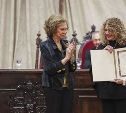 Su Majestad la Reina Doña Sofía junto a la galardonada Gioconda Belli, Premio de Poesía Iberoamericana 2023