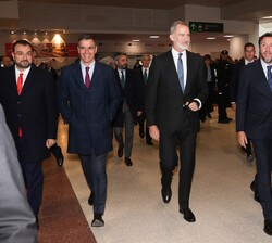 Don Felipe a su llegada en el vestíbulo de la Estación Madrid-Chamartín-Clara Campoamor