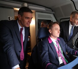 Su Majestad el Rey pudo observar, desde la cabina, la entrada en el túnel de Pajares