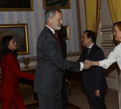 Sus Majestades los Reyes recibidos por la ministra de Educación, Formación Profesional y Deportes, María Del Pilar Alegría