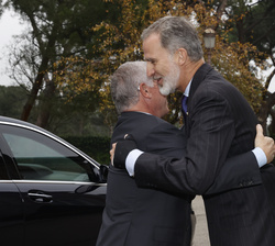 Su Majestad el Rey recibe el saludo de Su Majestad el Rey Abdalá II de Jordania