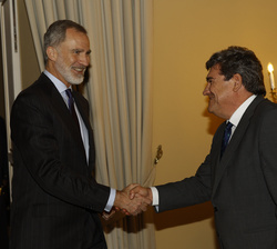 Su Majestad el Rey recibe el saludo del ministro de Transformación Digital, José Luis Escrivá