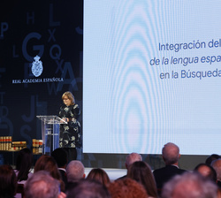 Intervenciónn de la vicepresidenta de gestión de productos y verticales en el buscador Google que presenta y realiza una breve demostración de la inte