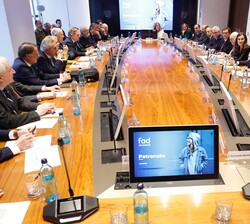 Reunión del máximo órgano de la Fundación Fad Juventud, presidida por Su Majestad la Reina