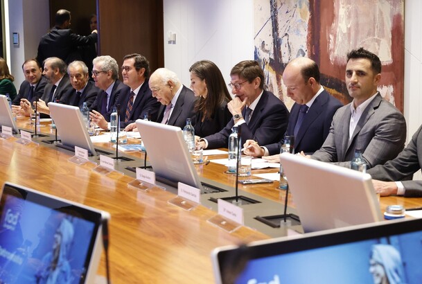 Reunión del máximo órgano de la Fundación Fad Juventud, presidida por Su Majestad la Reina