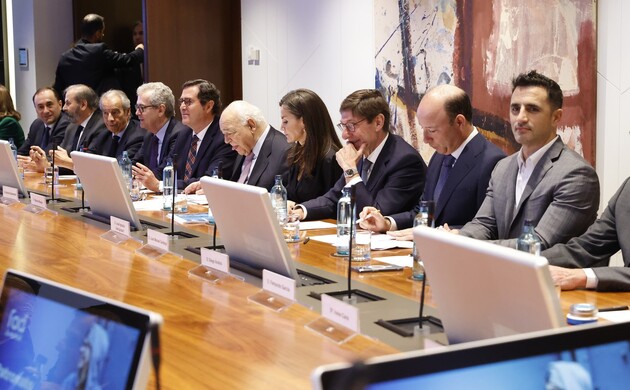 Reunión del máximo órgano de la Fundación Fad Juventud, presidida por Su Majestad la Reina
