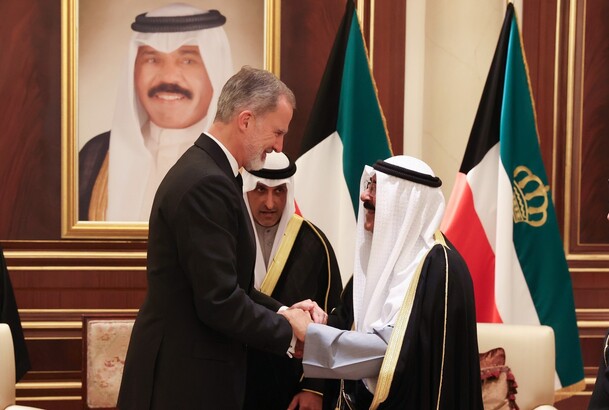 Don Felipe se despide del Jeque Mishal Al Ahmad Al Jaber Al Sabah, Emir de Kuwait, tras trasladarle sus condolencias por el fallecimiento del Jeque Na