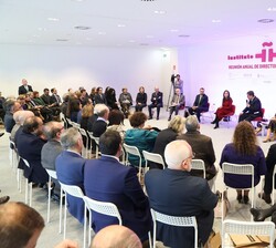 Su Majestad la Reina preside la reunión anual de directores de centros del Instituto Cervantes
