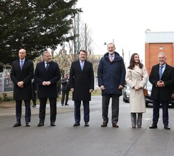 Llegada de Sus Majestades los Reyes al Colegio de Educación Infantil y Primaria (CEIP) “Gumersindo Azcárate”, junto a las autoridades asis