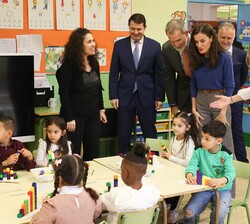 Visita de los Reyes al Colegio de Educación Infantil y Primaria (CEIP) “Gumersindo Azcárate”, de León, galardonado con el “Premio Pr