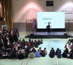 Actuación musical a cargo de cantautora madrileña Carlota Mad, participante del programa Generación Arte de la FPdGi