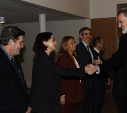 Su Majestad el Rey recibe el saludo de la secretaria de Estado de Cooperación Internacional, Eva Granados
