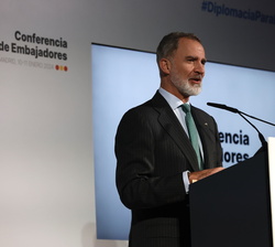 Su Majestad el Rey durante su intervención en la clausura de la Conferencia de Embajadores