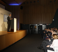 Vista general del auditorio durante la intervención de Su Majestad el Rey en la clausura de la Conferencia de Embajadores