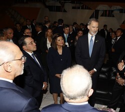 Su Majestad el Rey conversa Su Excelencia César Bernardo Arévalo de León, Presidente de la República de Guatemala