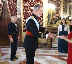 Su Majestad el Rey recibe en el Palacio Real de Madrid las Cartas Credenciales de la embajadora de la República de Costa Rica, Adriana Bolaños Argueta