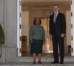 Su Majestad el Rey junto a la Presidenta de la República Democrática Federal de Etiopía, Sra. Sahle-Work Zewde