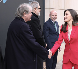 Su Majestad la Reina es recibida por el presidente de la Fundación Princesa de Girona, Francisco Belil