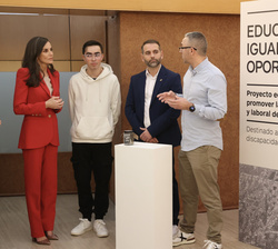 La Reina visita la exposición del proyecto social de la Fundación Sorigué, “Educación e igualdad de oportunidades”. Proyecto educativo par
