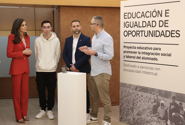 La Reina visita la exposición del proyecto social de la Fundación Sorigué, “Educación e igualdad de oportunidades”. Proyecto educativo par