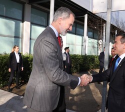 Su Majestad el Rey recibe el saludo del primer ministro de la República de Ecuador, Daniel Noboa