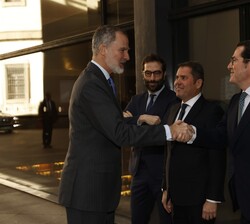 Su Majestad el Rey recibido por el presidente de la Confederación Española de Organizaciones Empresariales (CEOE), Antonio Garamendi