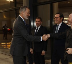 Su Majestad el Rey recibido por el director del Museo Nacional Centro de Arte Reina Sofía, Manuel Segade