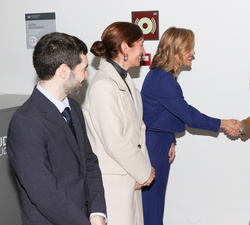 Su Majestad la Reina recibe el saludo de la ministra de Educación, Formación Profesional y Deportes y portavoz del Gobierno, de la ministra de Sanidad