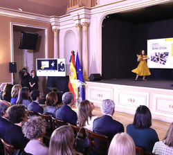Su Majestad la Reina en el Teatro Carlos III durante una actuación musical