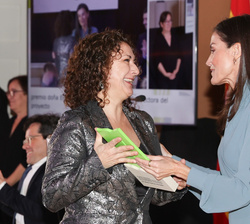 Su Majestad la Reina entrega el Premio Nacional de discapacidad Reina Letizia en la modalidad de Investigación a Elena García, directora del Proyecto 