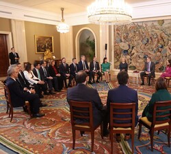 Su Majestad el Rey durante la audiencia con la Junta de Gobierno de la Federación Española de Municipios y Provincias (FEMP)