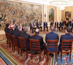 Su Majestad el Rey durante la audiencia con el personal de la Cámara de Comercio Brasil-España