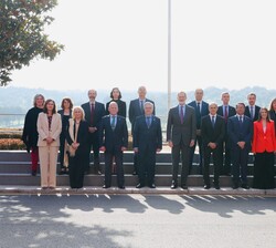 Su Majestad el Rey junto a la representación de la ETS de Ingeniería de Montes, Forestal y del Medio Natural de la Universidad Politécnica de Madrid